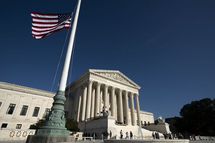 Debat Pakar Mengurangi Kekuasaan Mahkamah Agung Untuk Menolak Hukum